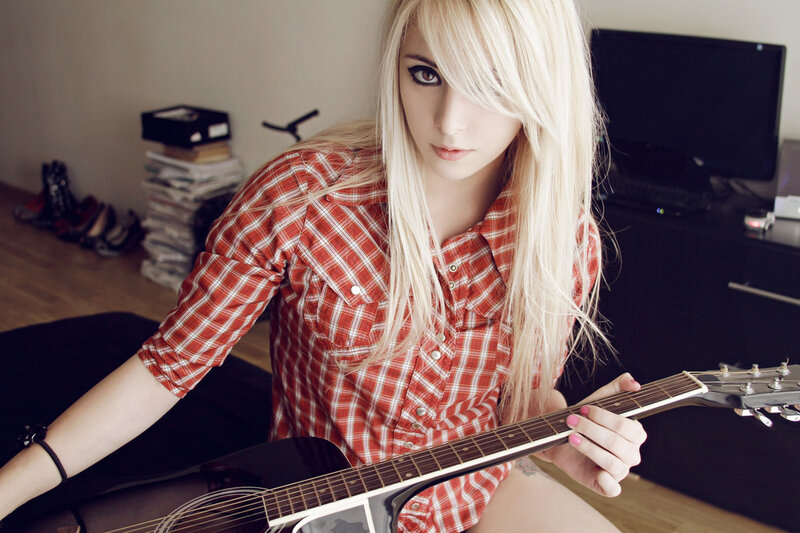 Blonde Woman with Guitar — Red