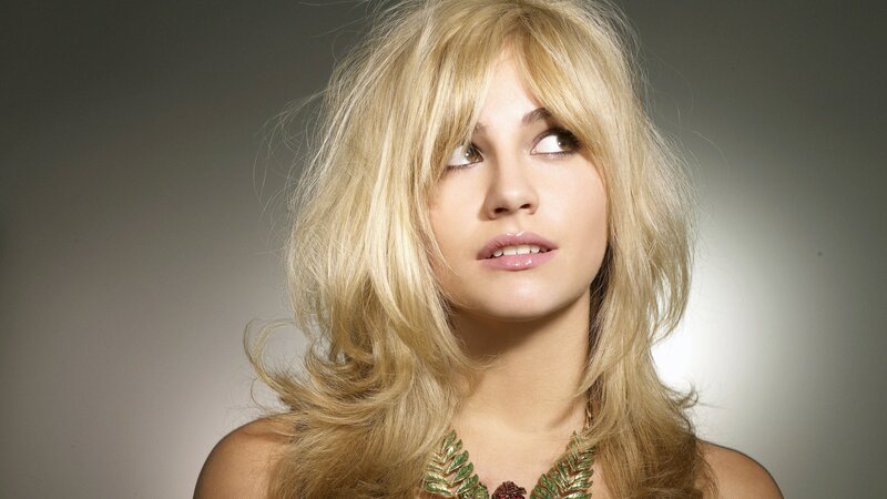 blonde woman with leaf necklace