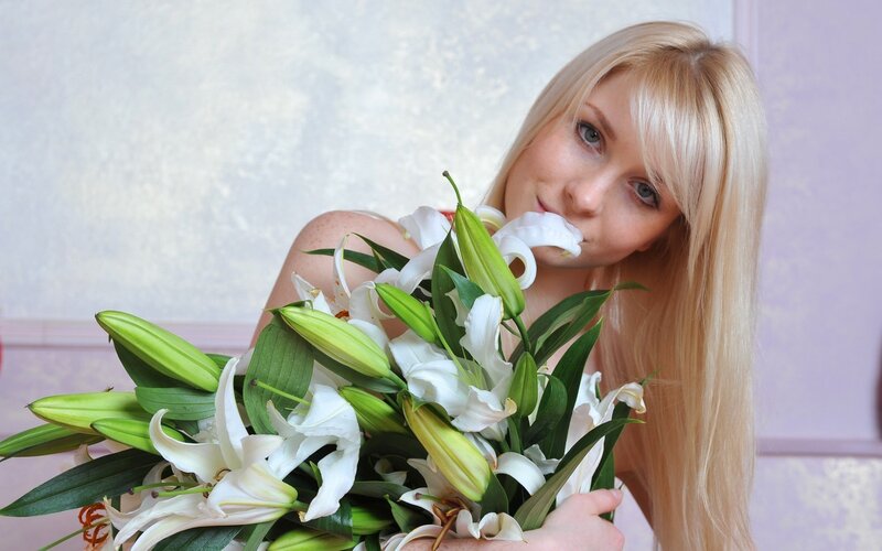 Blonde Woman with Lilies — White