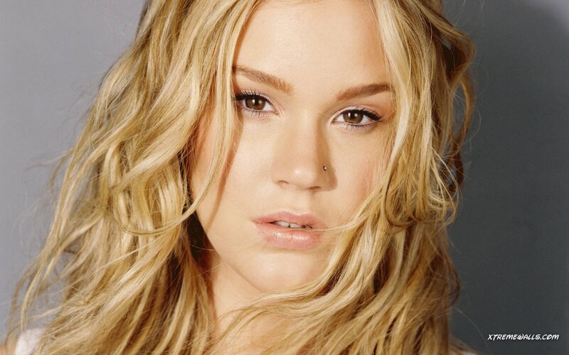 blonde woman with nose piercing