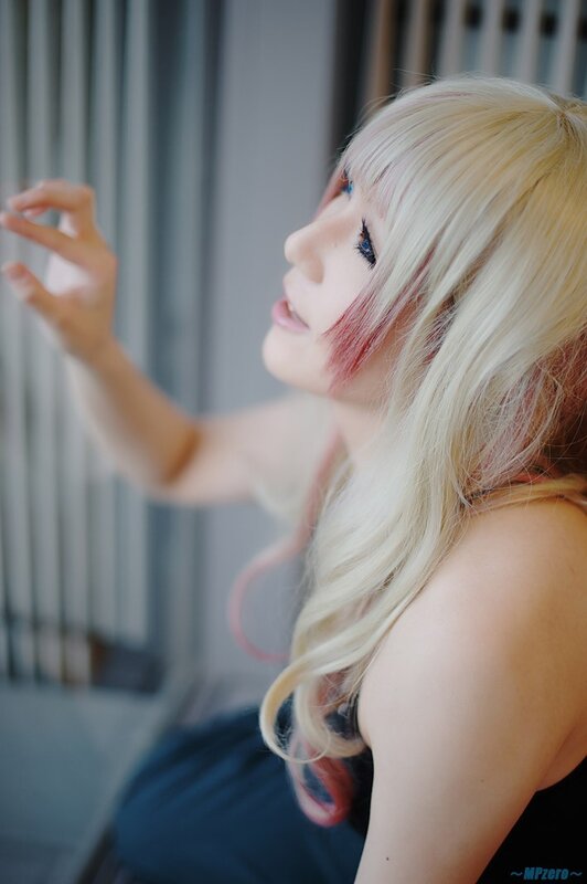blonde woman with pink streaks