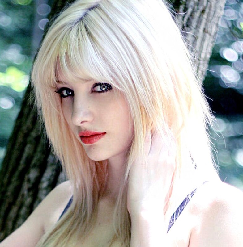 Blonde woman with red lipstick