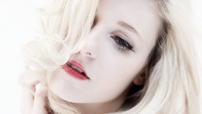 blonde woman with red lipstick