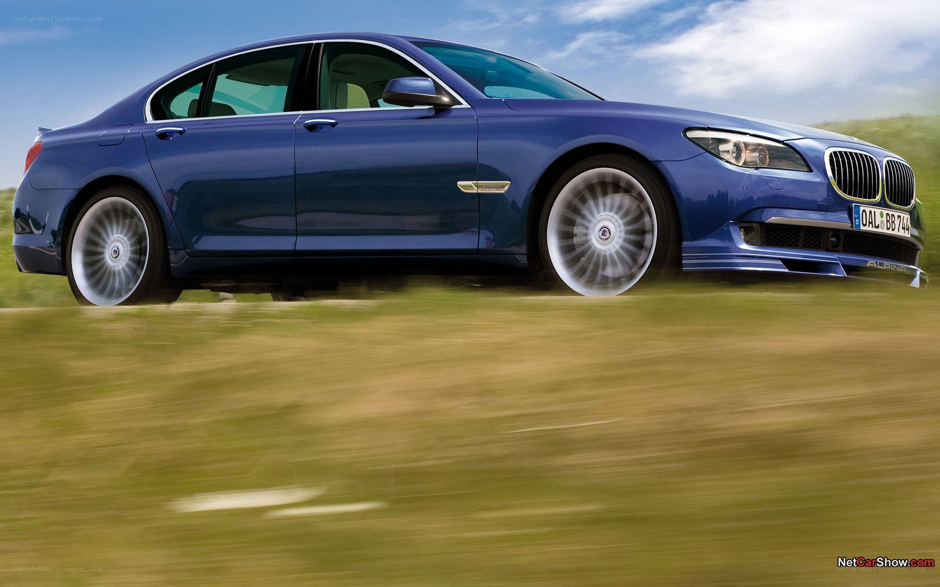 blue alpina b7 in motion