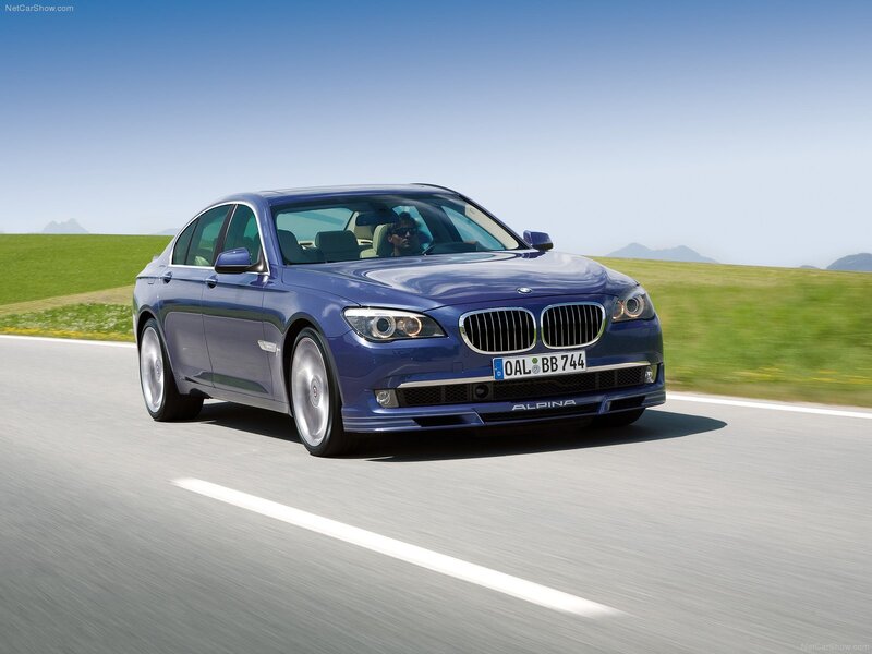 Blue Alpina-BMW 7-Series driving