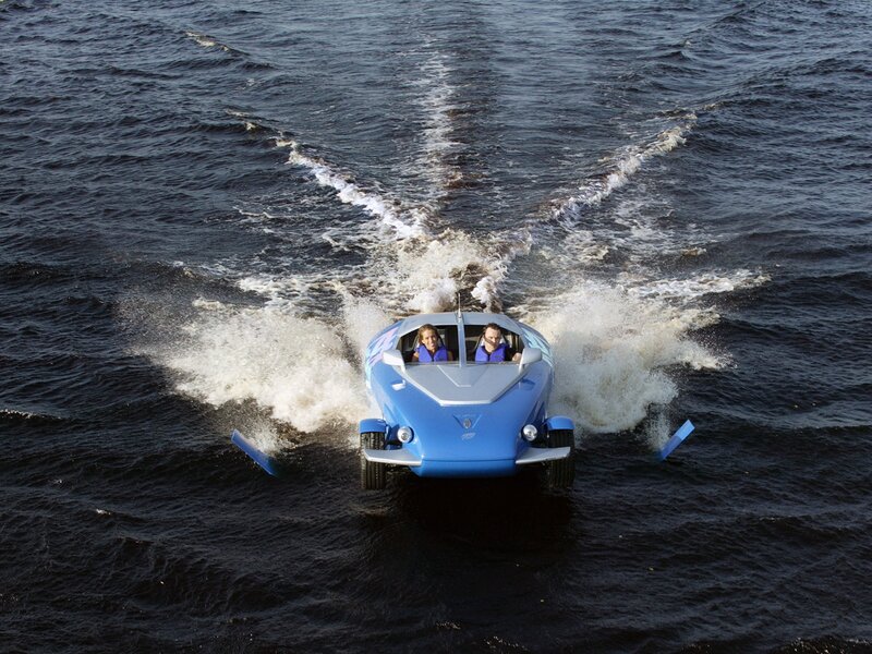 Blue Amphibious Vehicle — Dynamic