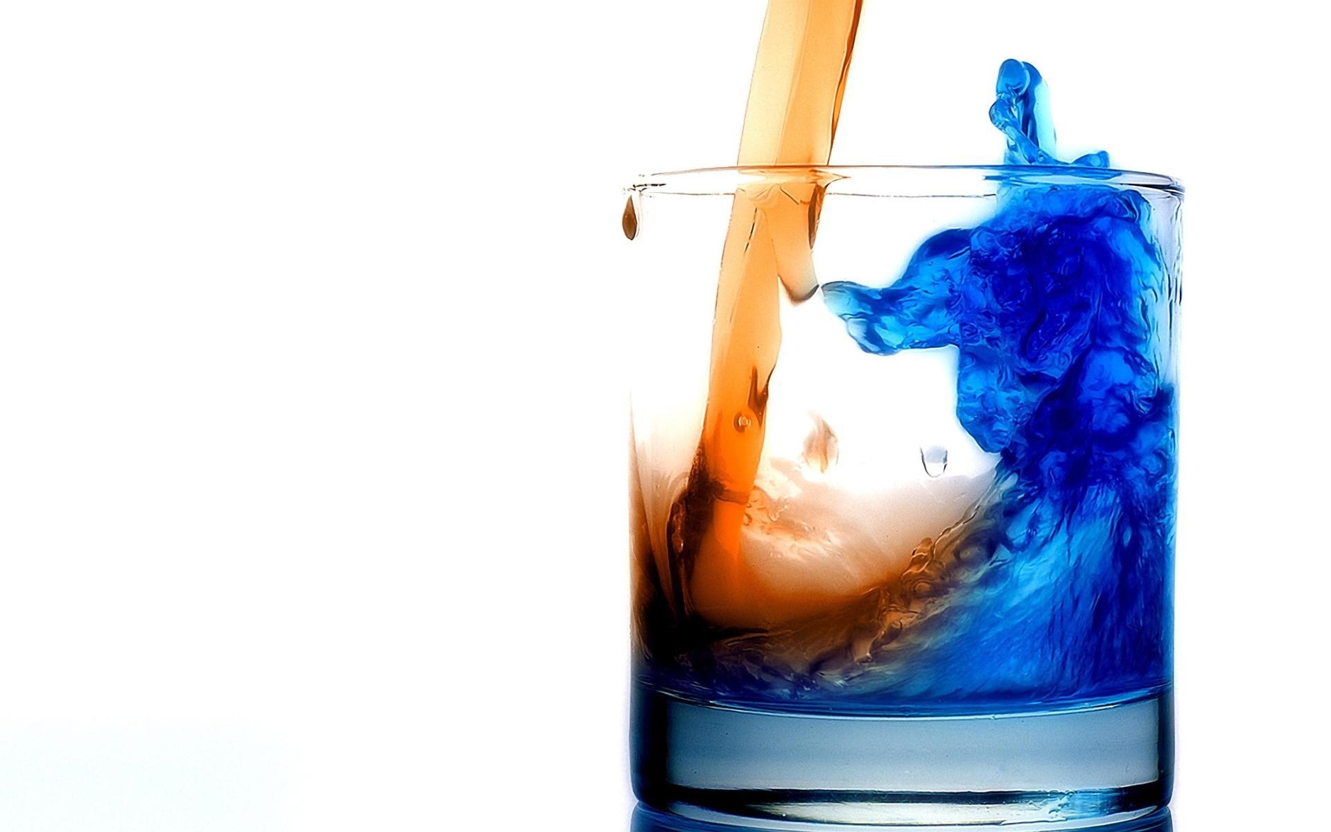 blue and amber liquid mixing
