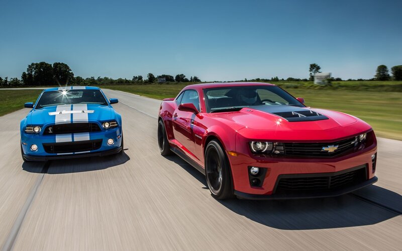 Blue and red muscle cars racing