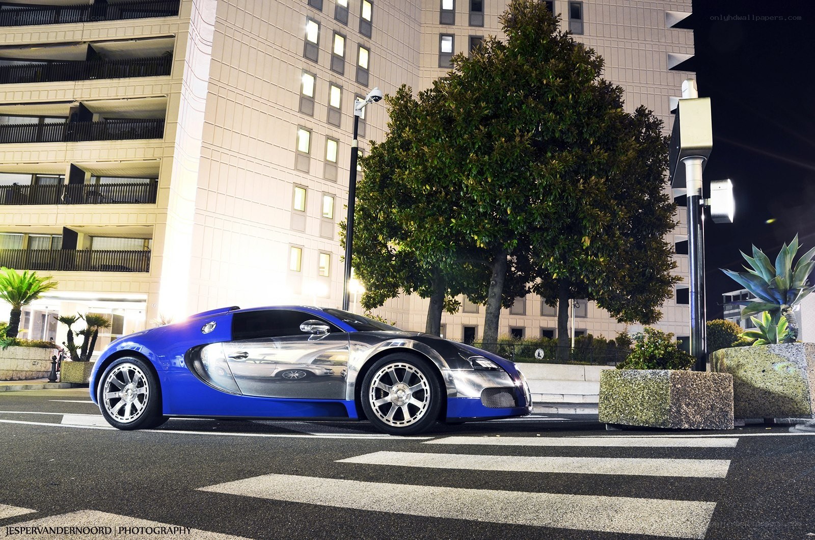 Blue and silver Bugatti Veyron