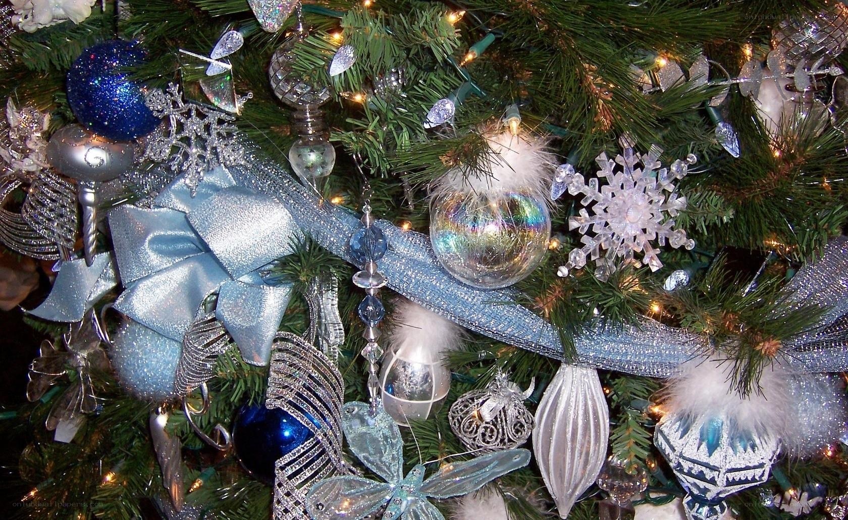 blue and silver christmas ornaments