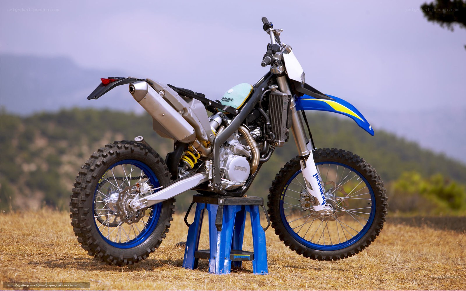 blue and silver dirt bike