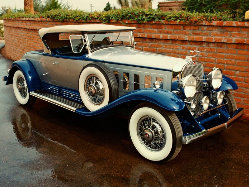Blue and Silver Vintage Car — Calm
