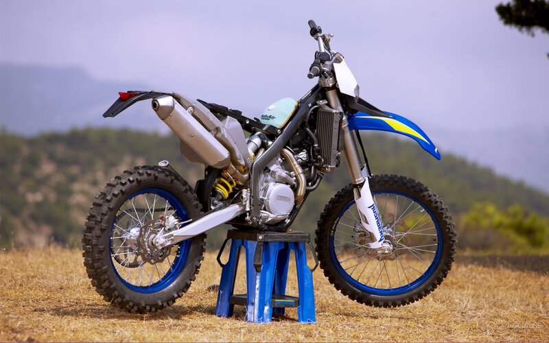 blue and white dirt bike