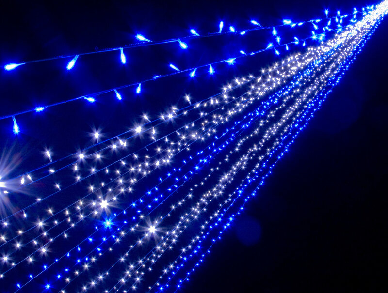 blue and white light strings