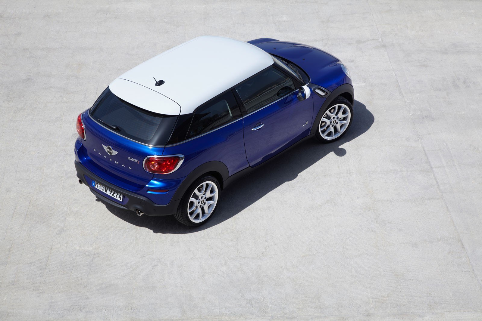 Blue and white MINI Paceman