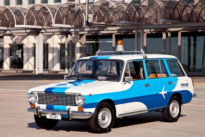 Blue and White Station Wagon — Neutral