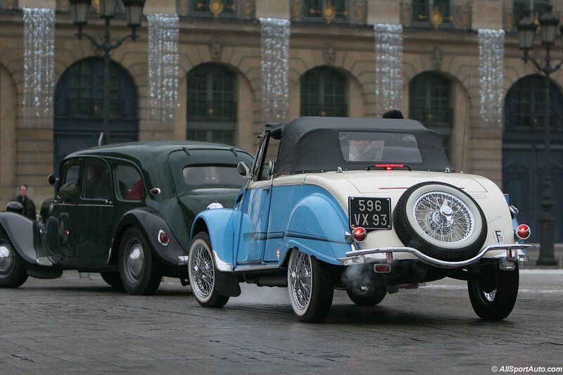 Blue and White Vintage Car — Calm