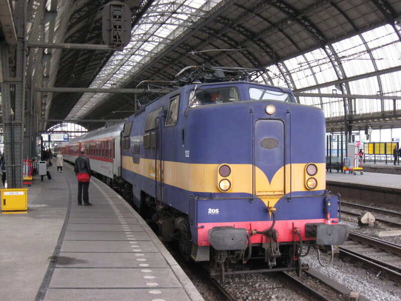 Blue and Yellow Train — Calm