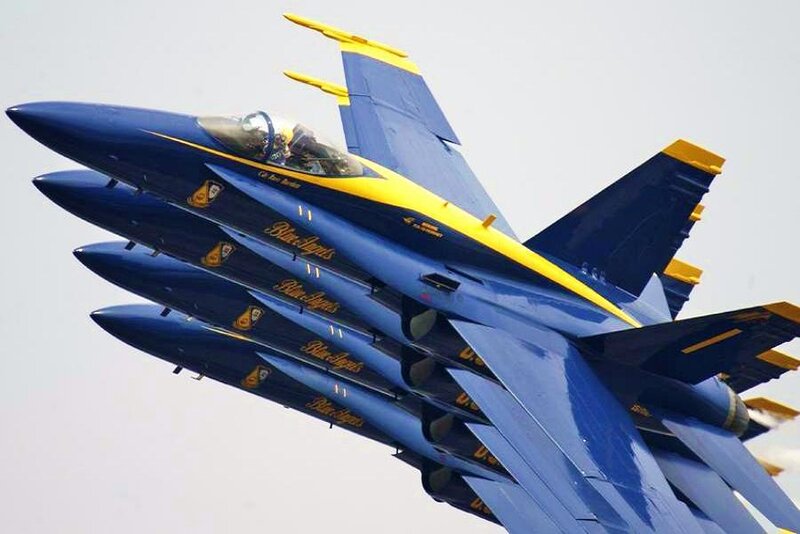 Blue Angels jet formation