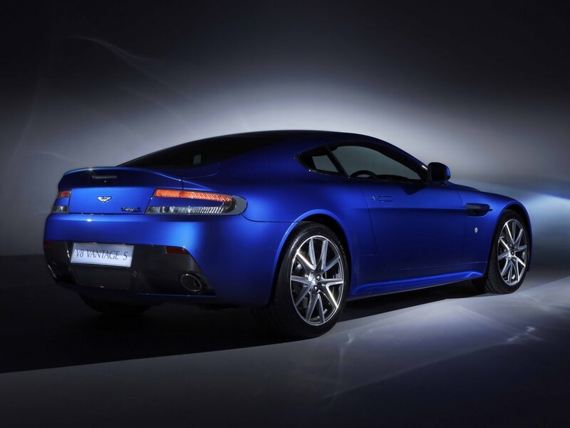 Blue Aston Martin V8 Vantage S
