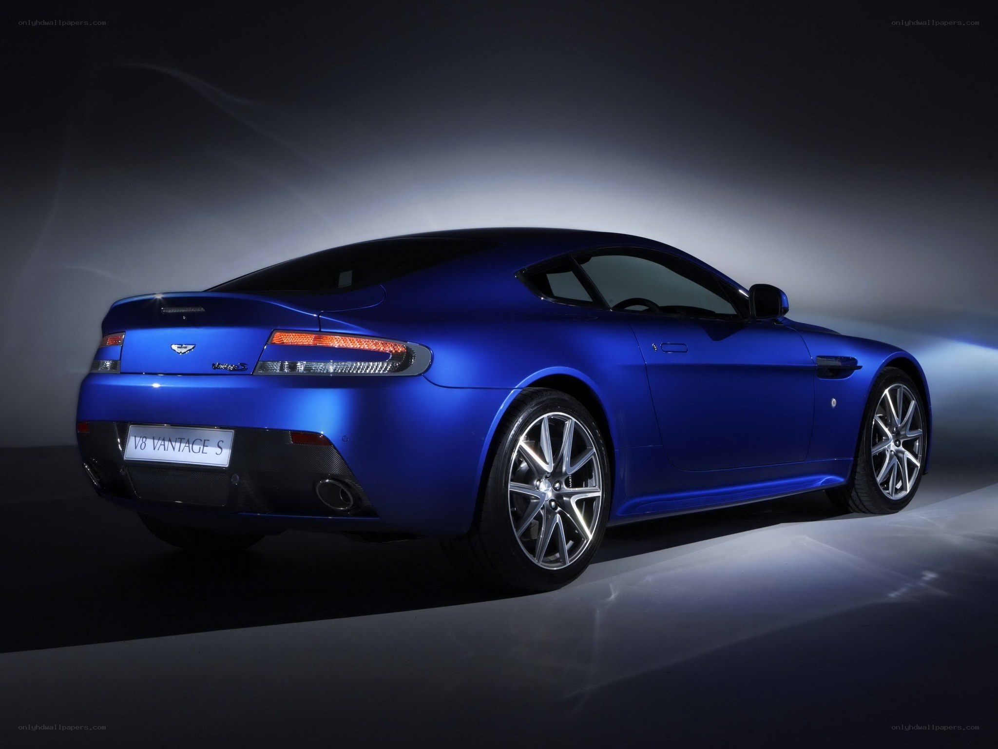 Blue Aston Martin V8 Vantage S