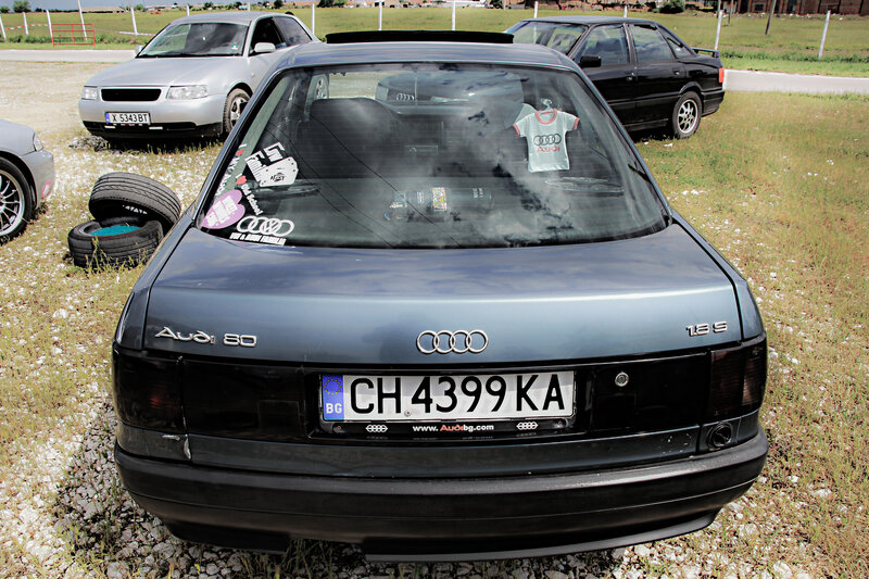 Blue Audi 80 Car
