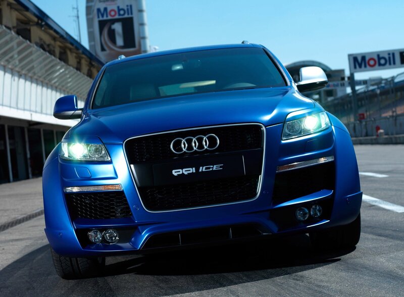 blue audi q7 police car