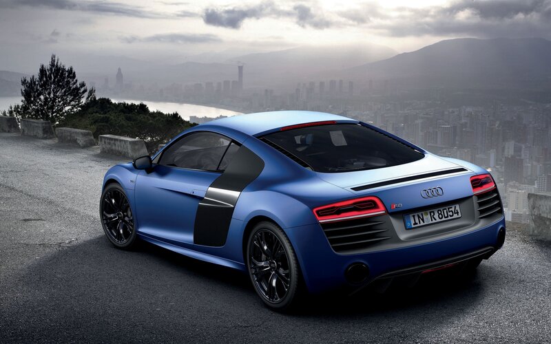 Blue Audi R8 Coupe — Dramatic