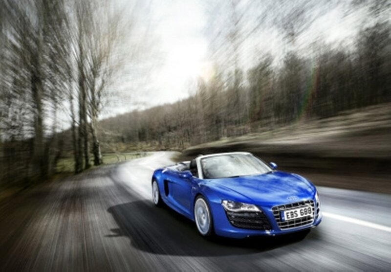 Blue Audi R8 Spyder — Dynamic