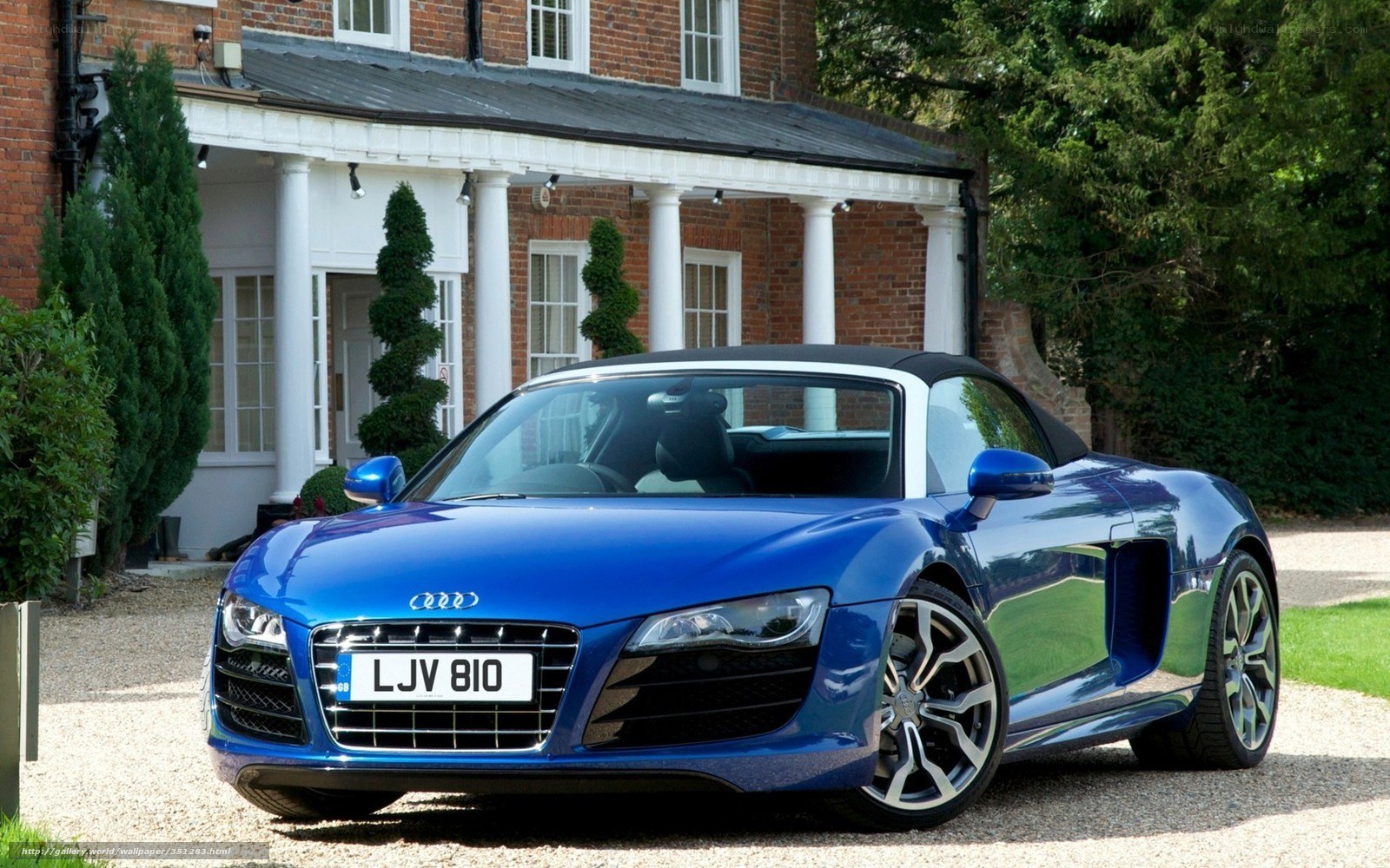 Blue Audi R8 Spyder