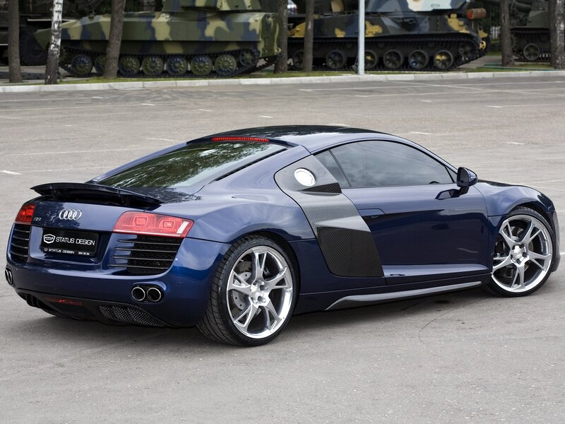 Blue Audi R8 with military tanks