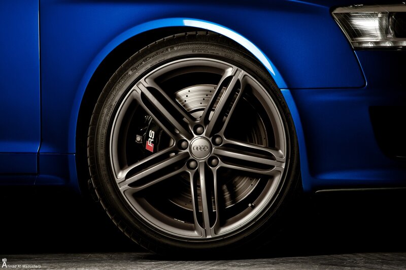 blue audi rs wheel