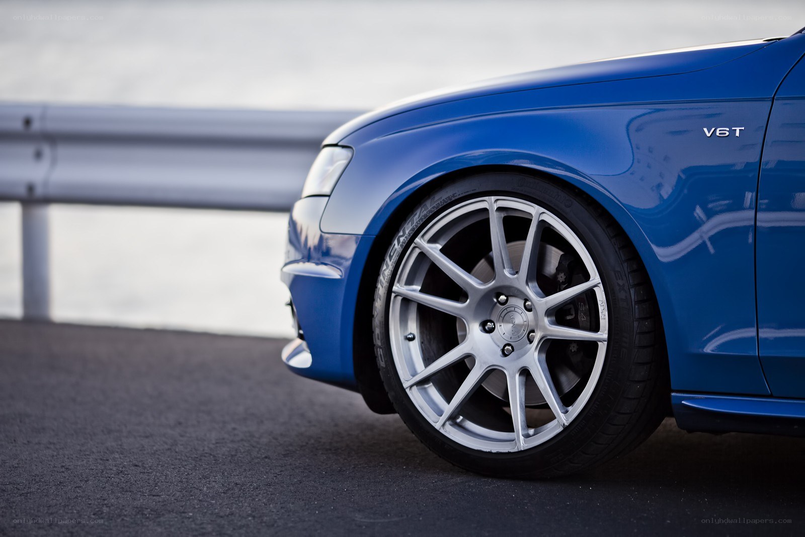 Blue Audi V6T wheel close-up
