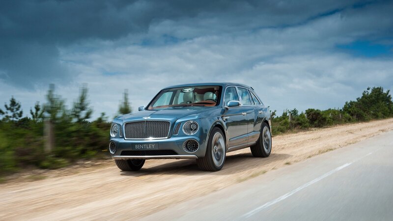 Blue Bentley Suv — Dramatic