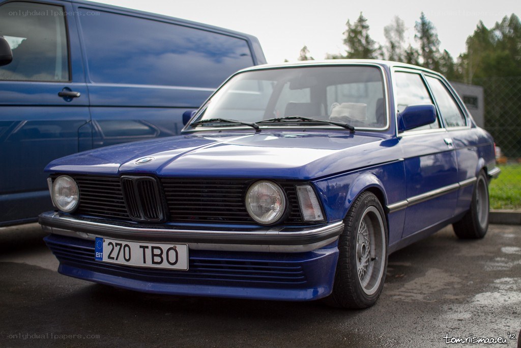 Blue BMW 3 Series car