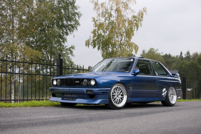 blue bmw m3 e30