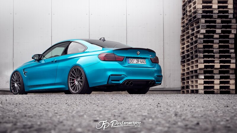 Blue BMW M4 Coupe — Cyan