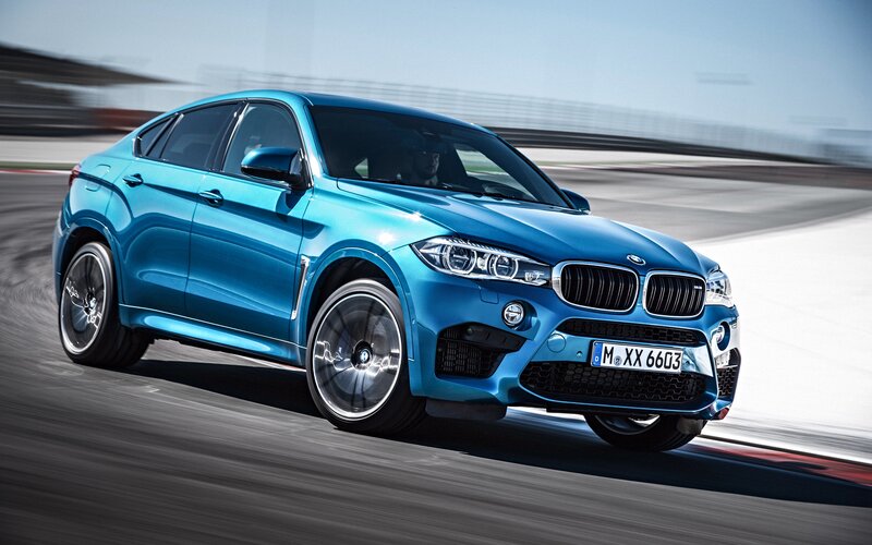 Blue BMW X6 M — Dynamic