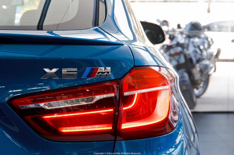 Blue BMW X6 M — Neutral