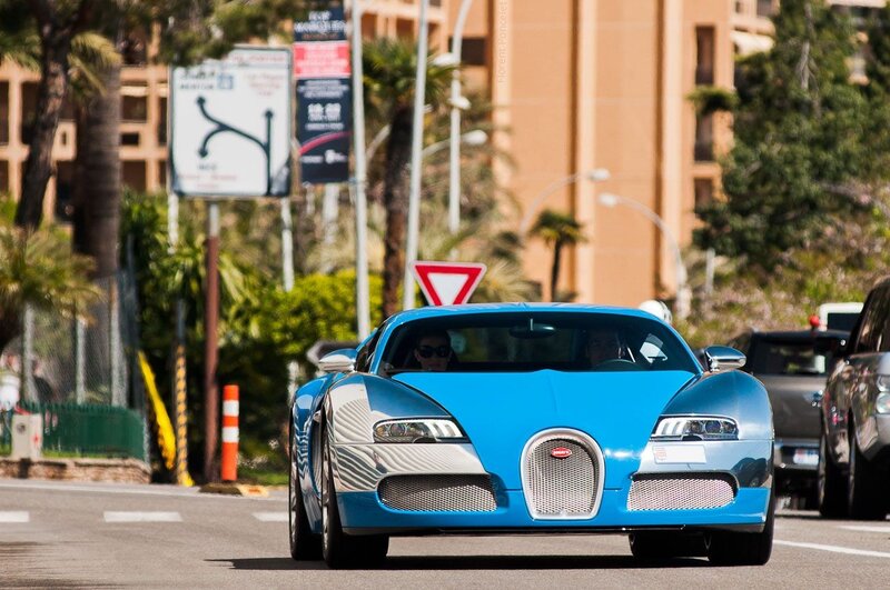 Blue Bugatti Veyron — Bright