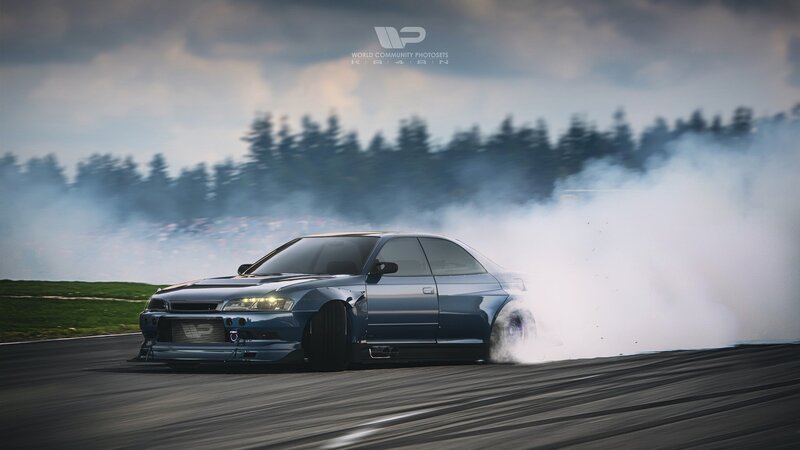 Blue Car Drifting — Gray