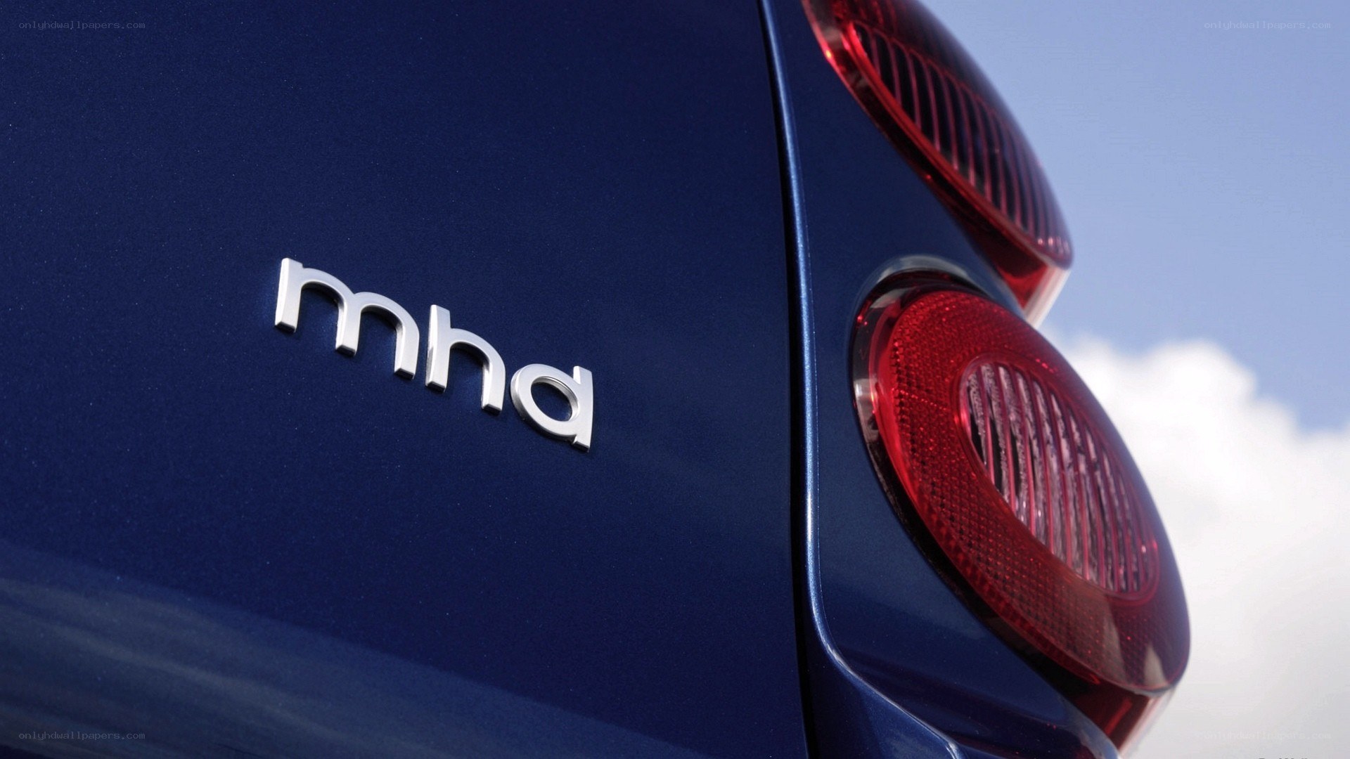 blue car with mhd badge
