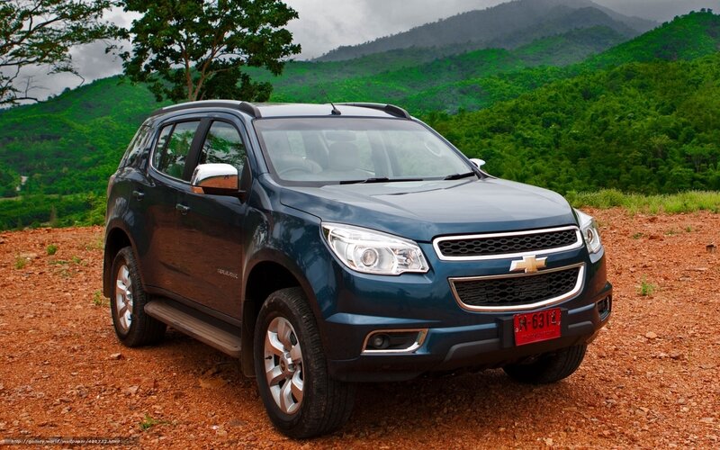 Blue Chevrolet Trailblazer on dirt road