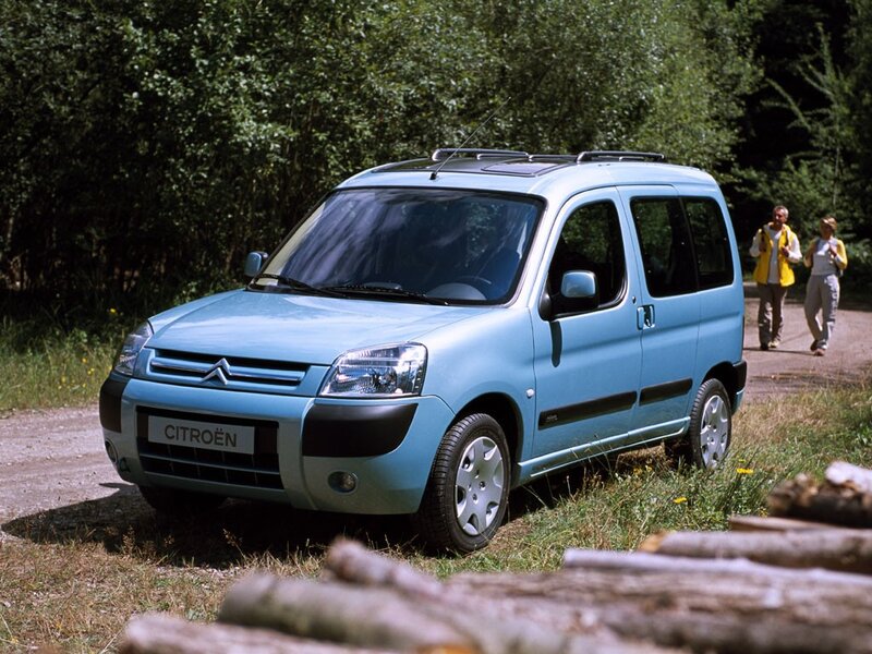 Blue Citroën Berlingo parked on a dirt road