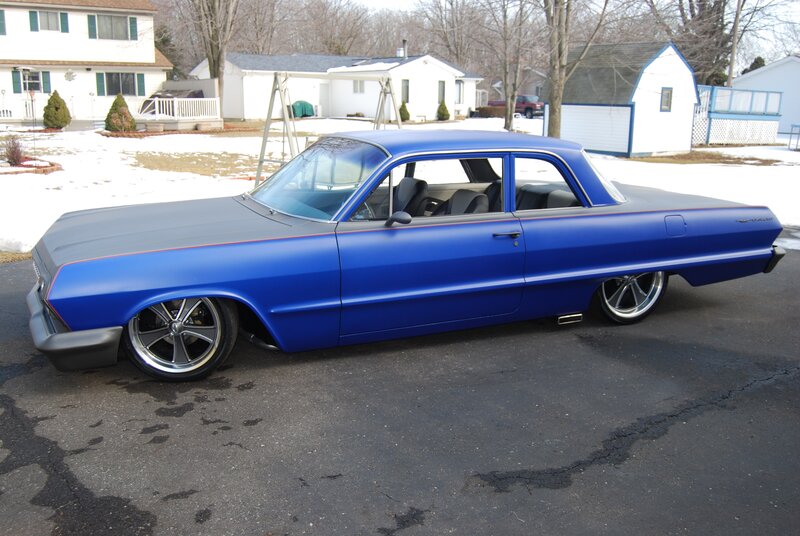Blue Classic Car — Calm, Winter, Photograph, House