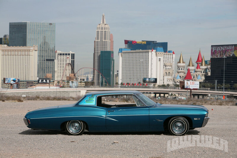 Blue Classic Car — Urban