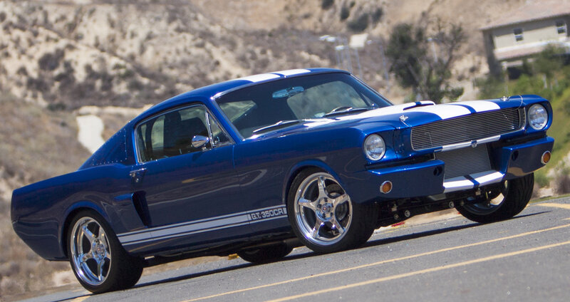 Blue Classic Muscle Car — Dynamic
