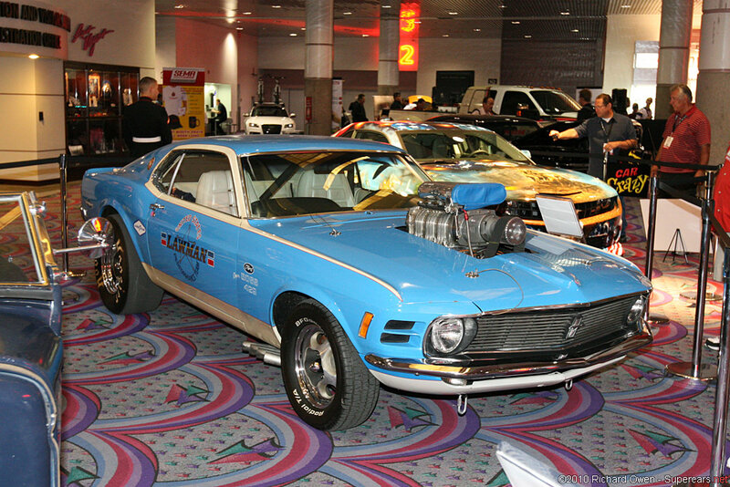 Blue Classic Muscle Car — Showcase