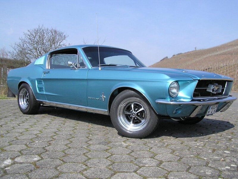 Blue Classic Mustang — Calm