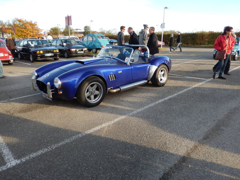 Blue Classic Sports Car — Casual